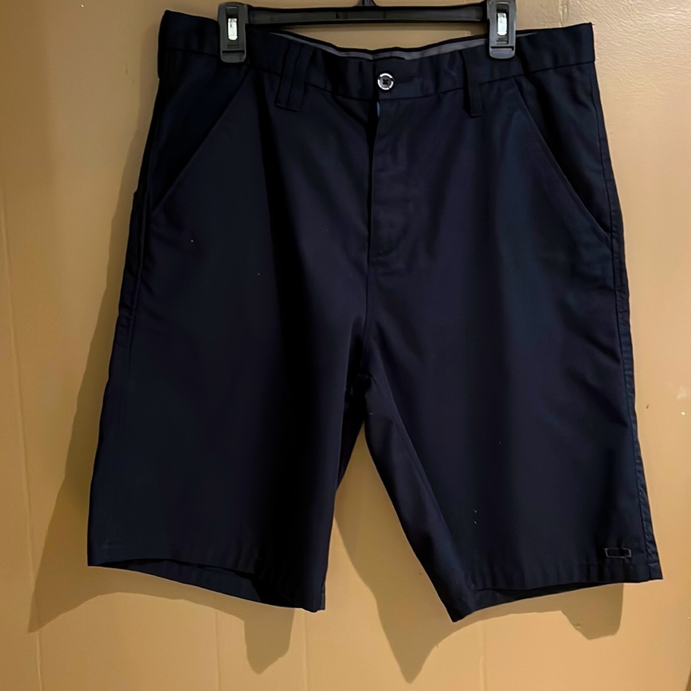 Oakley Men’s Shorts in Black. Sz 36